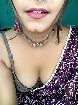 Snapshot of Diamond_queeen chatting on 12/18/24, 09:40 Diamond queeen online show from 12/18/24, 09:40