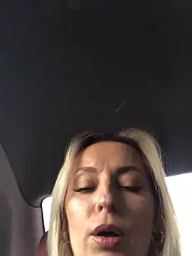 Diamond Bunny  online show from 10/25/25, 03:07