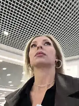 Diamond Bunny  online show from 11/13/25, 04:06