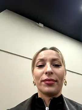 Diamond Bunny  online show from 11/20/25, 03:34