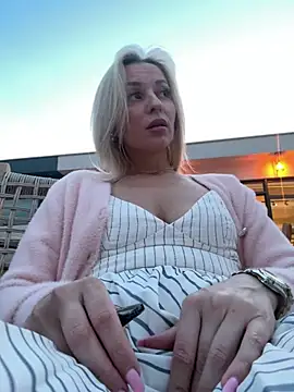 Diamond Bunny  online show from 04/26/26, 04:48