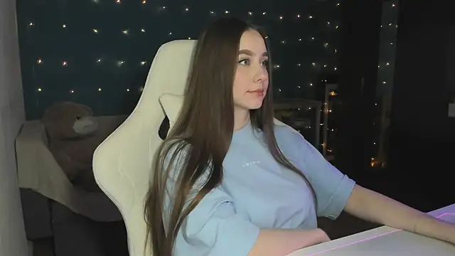 katie taylorr online show from 12/03/24, 02:36