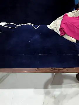 kaveerpooja947 online show from 04/18/26, 08:09