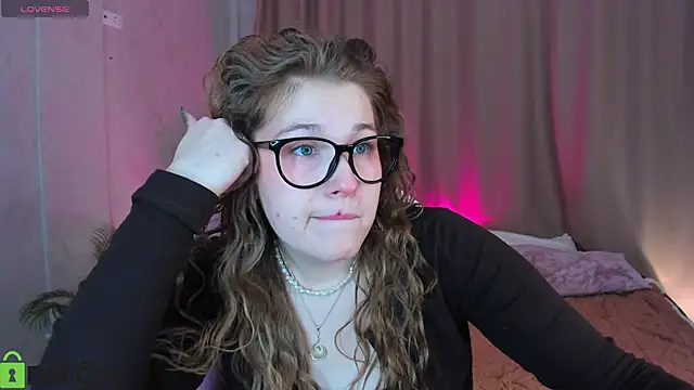 Colleen Blake online show from 10/21/25, 04:19