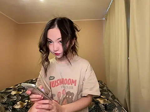 Snapshot of lalallalalaa- chatting on 02/05/25, 04:48 lalallalalaa- online show from 02/05/25, 04:48