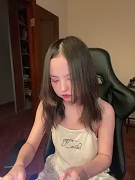 Snapshot of lalallalalaa- chatting on 02/15/25, 08:22 lalallalalaa- online show from 02/15/25, 08:22