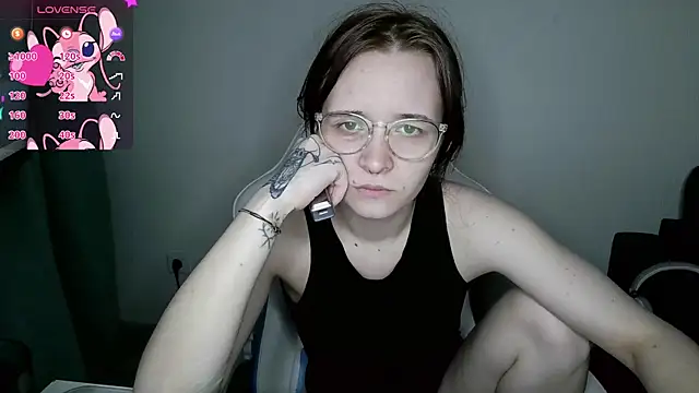 Snapshot of crashtest_13 chatting on 10/15/25, 04:51 crashtest 13 online show from 10/15/25, 04:51