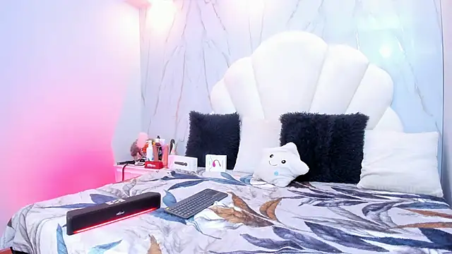 Tiffany sander online show from 03/11/25, 03:26