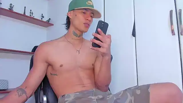 Snapshot of Jonryder_ chatting on 05/18/26, 12:40 Jonryder online show from 05/18/26, 12:40
