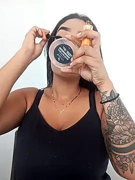 Snapshot of Sara-77 chatting on 10/28/25, 03:04 Sara-77 online show from 10/28/25, 03:04