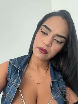 Snapshot of Sara-77 chatting on 10/31/25, 03:46 Sara-77 online show from 10/31/25, 03:46