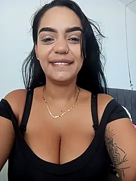 Snapshot of Sara-77 chatting on 11/14/25, 03:00 Sara-77 online show from 11/14/25, 03:00