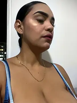 Snapshot of Sara-77 chatting on 01/15/26, 12:37 Sara-77 online show from 01/15/26, 12:37