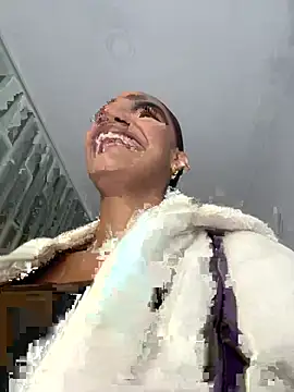 Snapshot of Sara-77 chatting on 07/11/26, 12:30 Sara-77 online show from 07/11/26, 12:30
