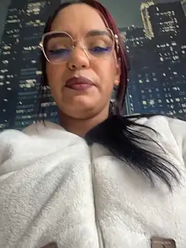 Snapshot of Sara-77 chatting on 08/06/26, 01:24 Sara-77 online show from 08/06/26, 01:24