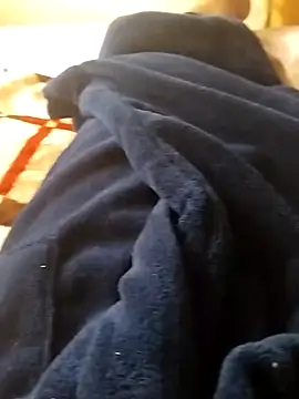 hugecrksam online show from 10/18/25, 06:26