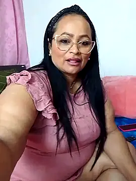 Snapshot of ScarletthJhonson- chatting on 02/02/25, 10:06 ScarletthJhonson- online show from 02/02/25, 10:06