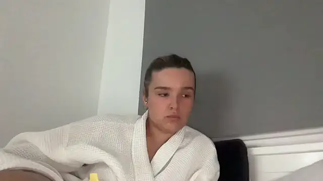 maisiesmithx online show from 04/23/26, 08:11