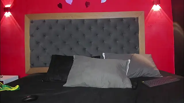 YayaHilton online show from 04/16/26, 04:57