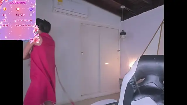 Snapshot of coraltaylor chatting on 12/12/24, 03:27 coraltaylor online show from 12/12/24, 03:27