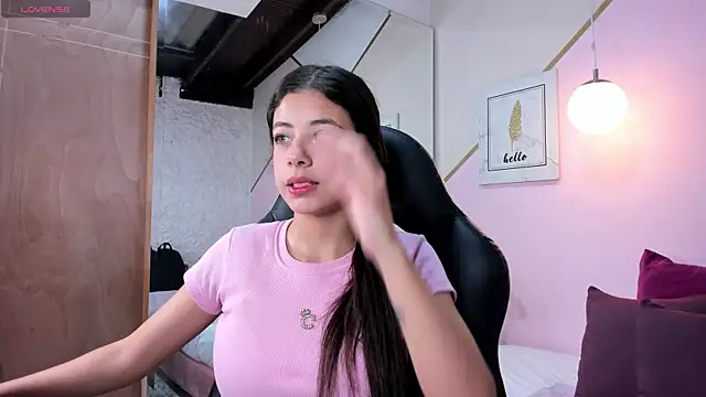 Snapshot of coraltaylor chatting on 12/19/24, 10:42 coraltaylor online show from 12/19/24, 10:42