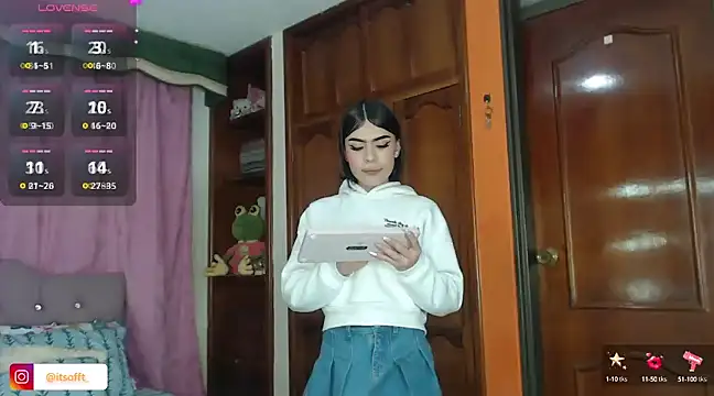 Snapshot of cuttebabe_ chatting on 01/09/25, 03:26 cuttebabe online show from 01/09/25, 03:26