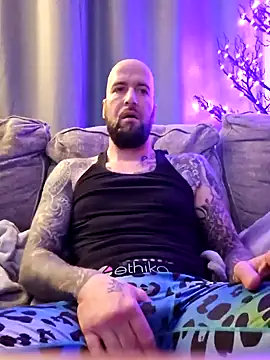 Snapshot of Beardedtattood chatting on 01/08/25, 11:54 Beardedtattood online show from 01/08/25, 11:54