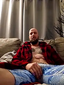 Snapshot of Beardedtattood chatting on 01/16/25, 11:15 Beardedtattood online show from 01/16/25, 11:15