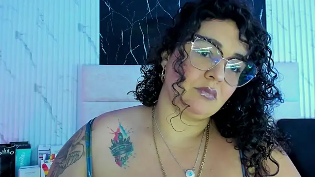 Snapshot of Reginavegaa chatting on 09/19/25, 11:11 Reginavegaa online show from 09/19/25, 11:11