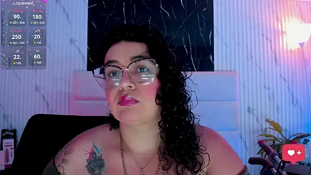 Snapshot of Reginavegaa chatting on 11/15/25, 09:17 Reginavegaa online show from 11/15/25, 09:17