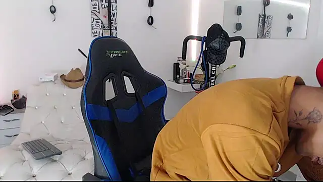 Leonard Price online show from 03/18/25, 01:42