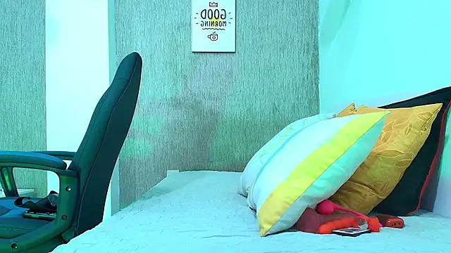 Snapshot of zhamira_21 chatting on 01/12/25, 04:00 zhamira 21 online show from 01/12/25, 04:00