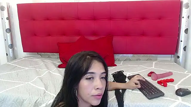 Snapshot of zhamira_21 chatting on 02/07/25, 08:10 zhamira 21 online show from 02/07/25, 08:10
