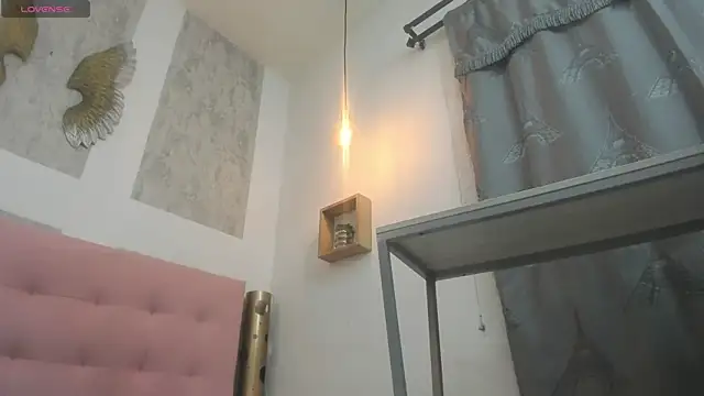 Snapshot of zhamira_21 chatting on 09/11/25, 08:42 zhamira 21 online show from 09/11/25, 08:42