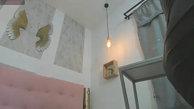 Snapshot of zhamira_21 chatting on 10/18/25, 10:43 zhamira 21 online show from 10/18/25, 10:43