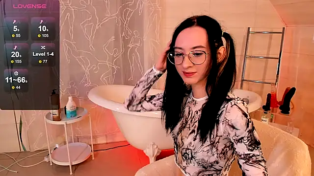 Snapshot of Dark_Lola_ chatting on 12/14/24, 09:40 Dark Lola online show from 12/14/24, 09:40