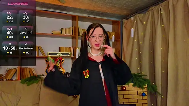 Snapshot of Dark_Lola_ chatting on 12/15/24, 09:35 Dark Lola online show from 12/15/24, 09:35