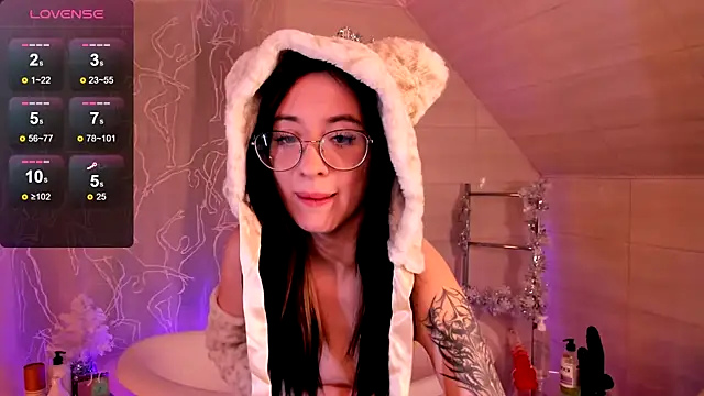 Snapshot of Dark_Lola_ chatting on 12/17/24, 12:54 Dark Lola online show from 12/17/24, 12:54