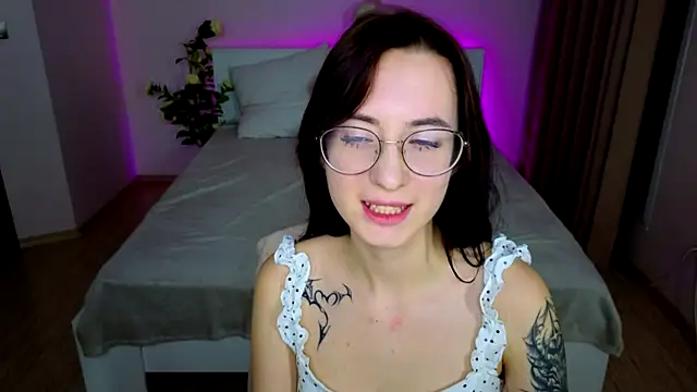 Snapshot of Dark_Lola_ chatting on 01/17/25, 03:53 Dark Lola online show from 01/17/25, 03:53