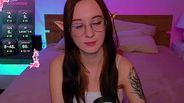 Snapshot of Dark_Lola_ chatting on 02/08/25, 01:01 Dark Lola online show from 02/08/25, 01:01