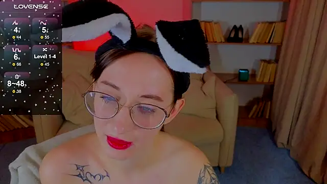 Snapshot of Dark_Lola_ chatting on 03/04/25, 11:51 Dark Lola online show from 03/04/25, 11:51