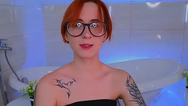Snapshot of Dark_Lola_ chatting on 10/11/25, 02:44 Dark Lola online show from 10/11/25, 02:44