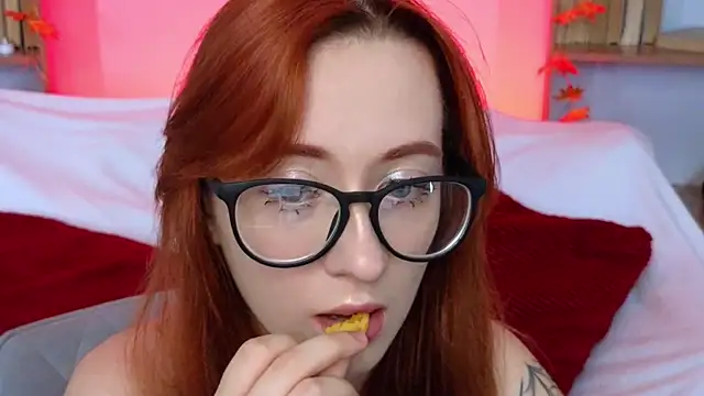 Snapshot of Dark_Lola_ chatting on 10/12/25, 01:48 Dark Lola online show from 10/12/25, 01:48
