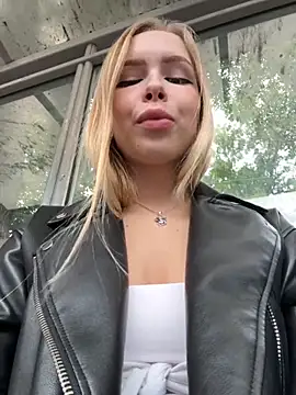 mur girl online show from 09/19/25, 11:55