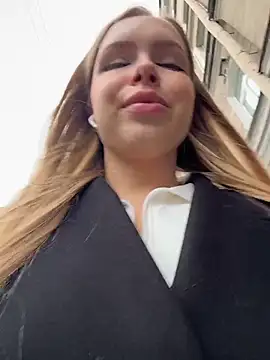 mur girl online show from 10/15/25, 01:00