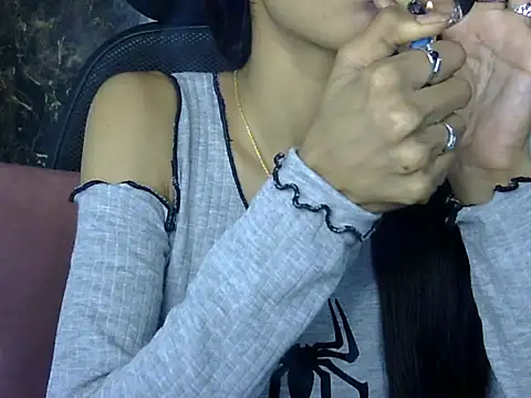 Snapshot of MAAYRA_09 chatting on 02/01/25, 12:37 MAAYRA 09 online show from 02/01/25, 12:37