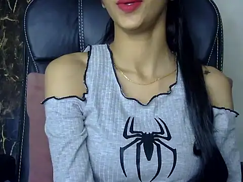 Snapshot of MAAYRA_09 chatting on 02/16/25, 11:49 MAAYRA 09 online show from 02/16/25, 11:49