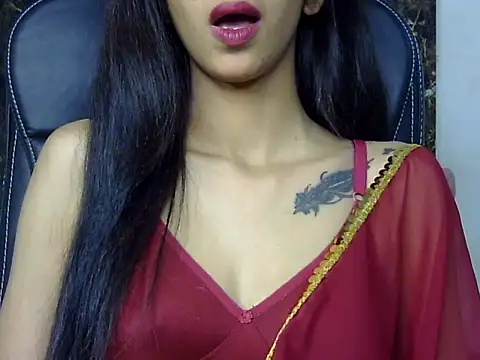 Snapshot of MAAYRA_09 chatting on 03/04/25, 03:15 MAAYRA 09 online show from 03/04/25, 03:15