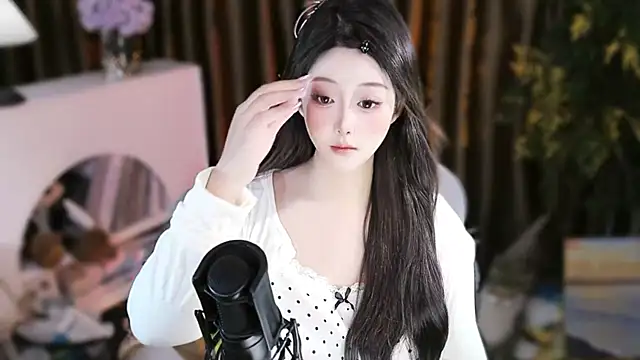 Arwyn-rr online show from 11/14/25, 11:09