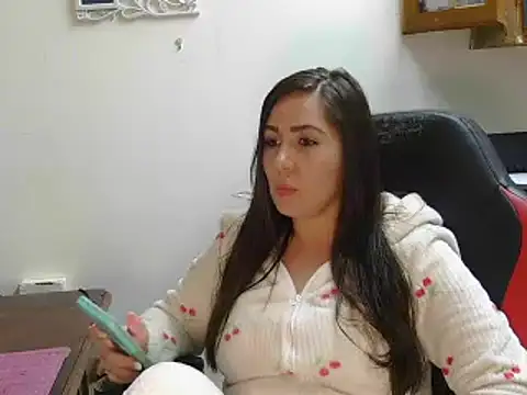 Snapshot of Kiara_zoya chatting on 01/21/25, 09:15 Kiara zoya online show from 01/21/25, 09:15